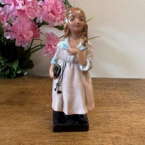 Royal Doulton Little Nell Figurine Vintage Bone China‎ Dickens Character